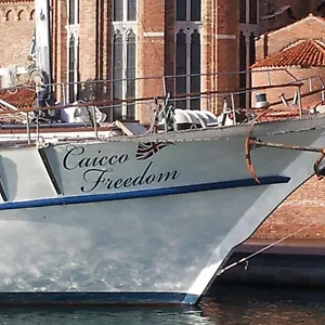 Boat & Breakfast Caicco Freedom 2*, Venice Italy